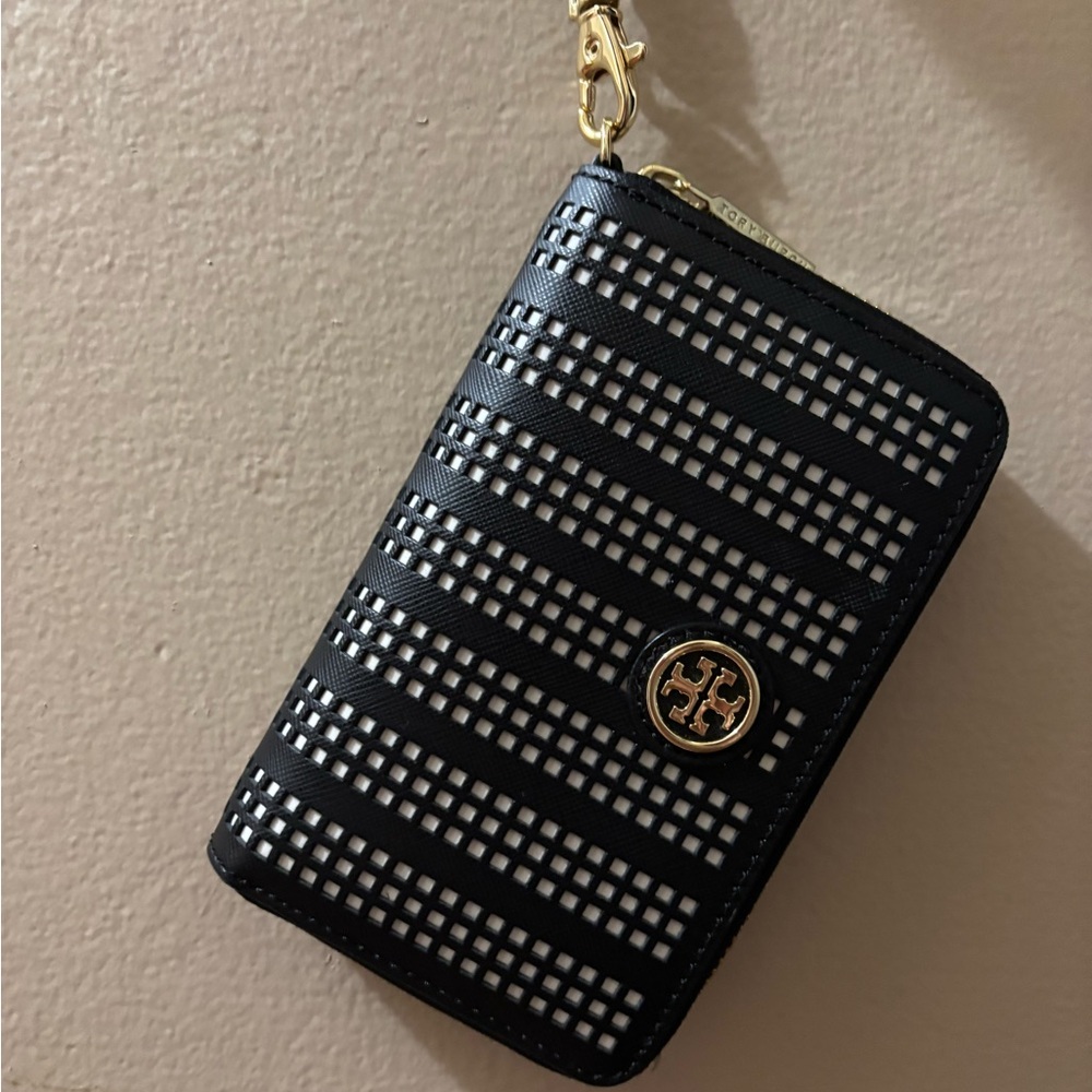 Tory Burch ‘Robinson’ Saffiano Leather perforated zip wallet with strap. BNWOT